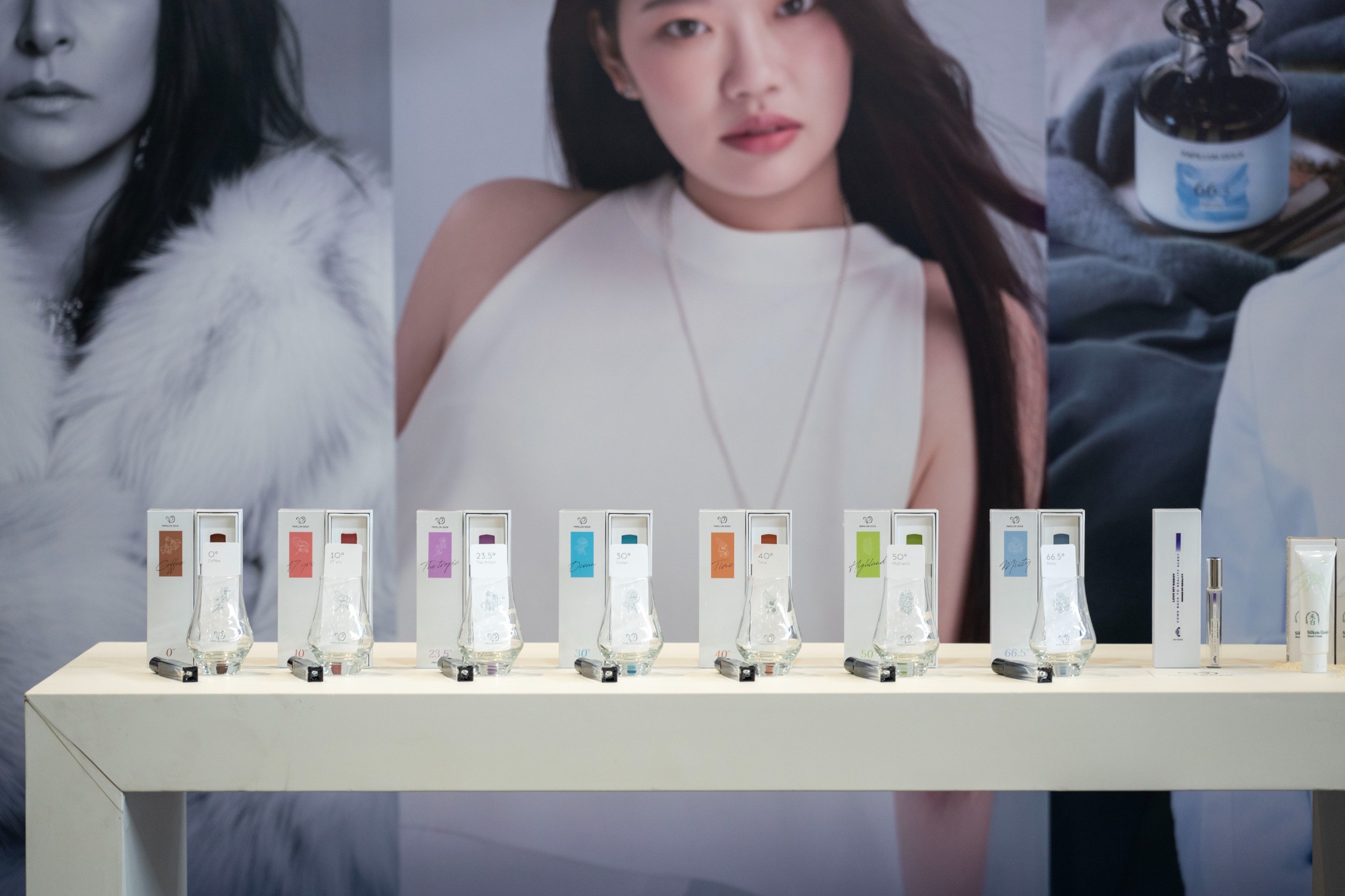 PAPILLON DOUX 地球系列香水現場陳列。
